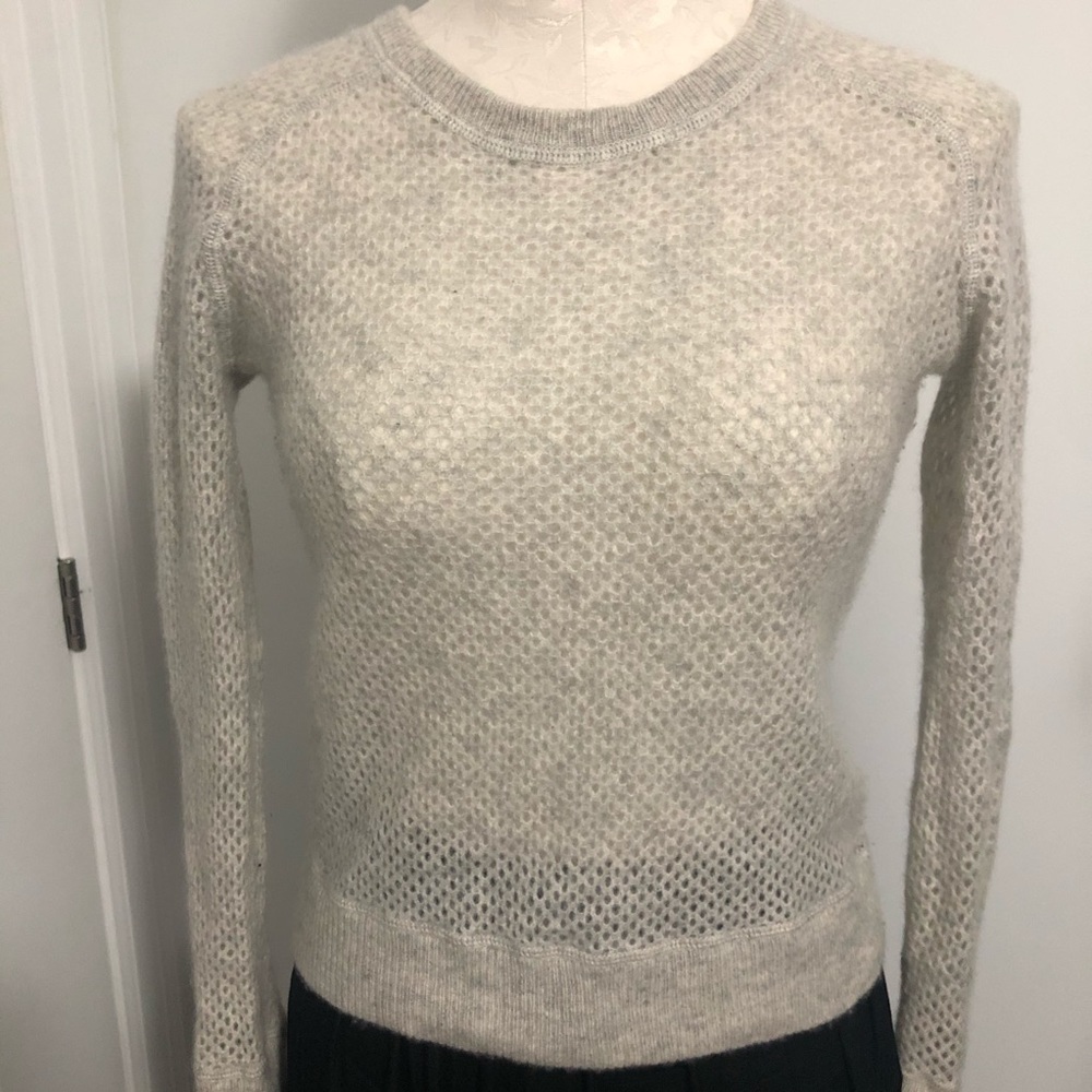SAKS FIFTH AVE soft grey knitted Cashmere sweater